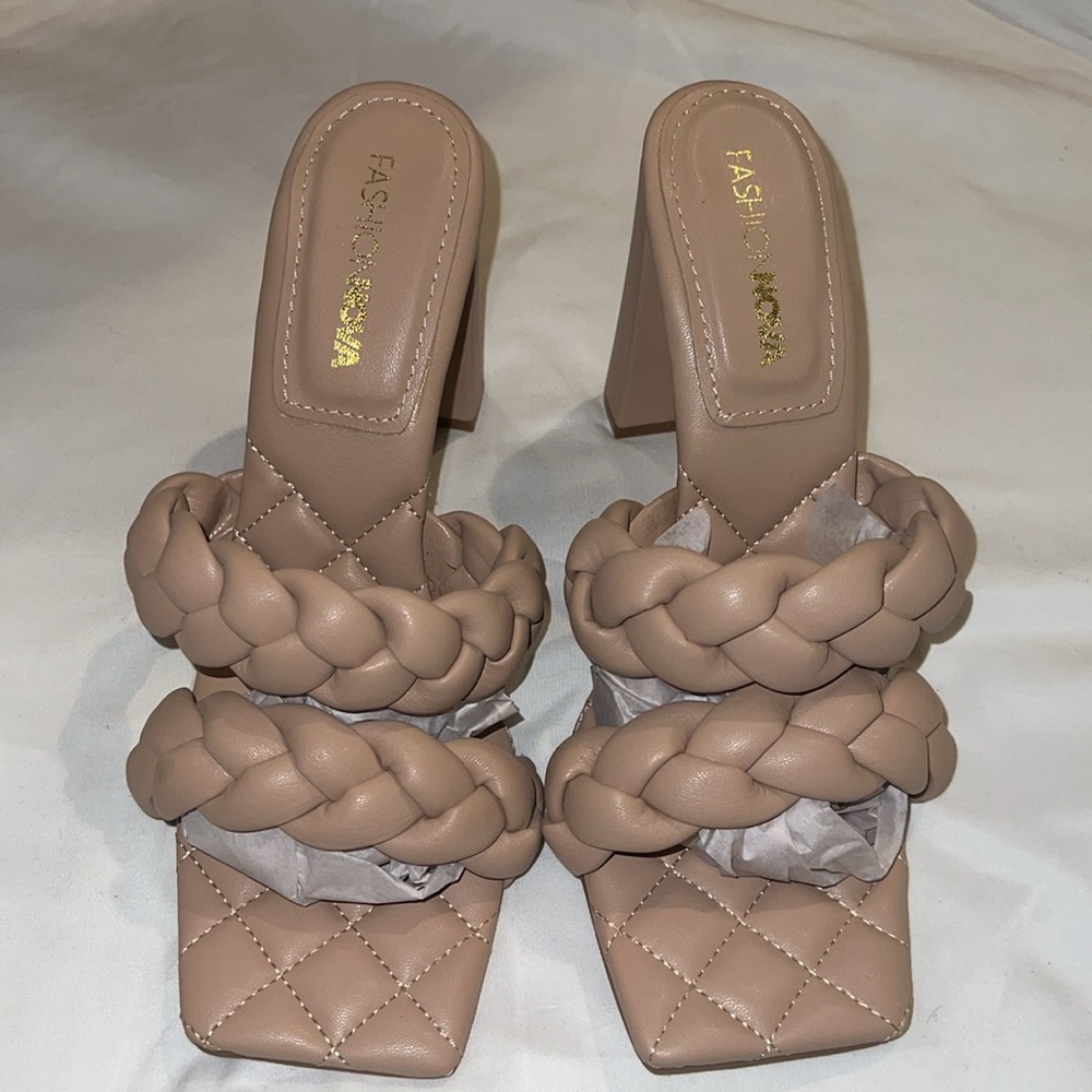 FashionNova: Nude heeled sandals